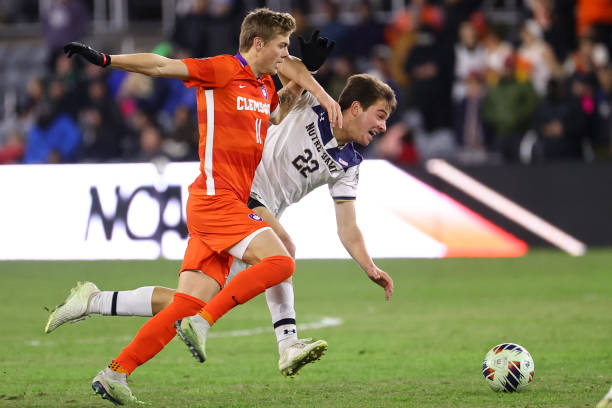 竞争激烈的 竞争激烈的